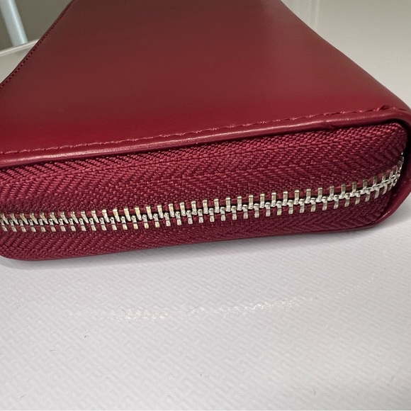 Women’s zippered wallet with silver trim. Cowskin leather. Like new - Picture 4 of 10